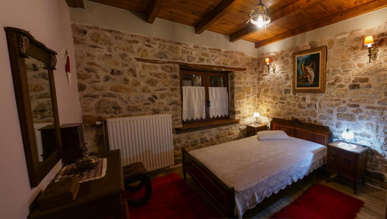 Ferienwohnung Το Πέτρινο Της Γιαγιάς Μαρίκας Karpenísion Exterior foto